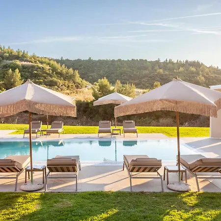 Kallies With Shared Pool Villa