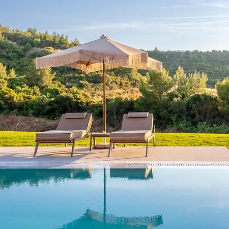 Villa Kallies With Shared Pool