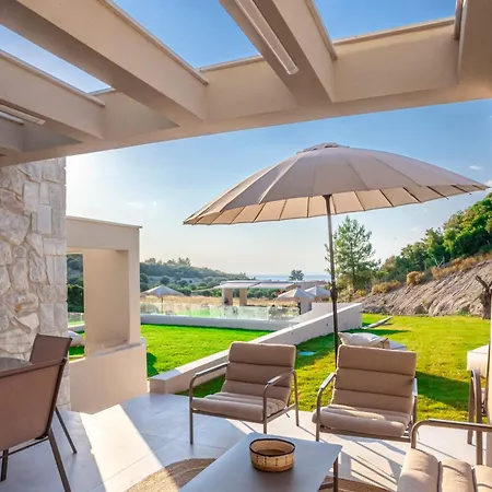 Villa Kallies With Shared Pool *