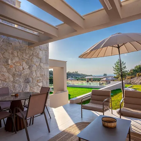 Villa Kallies With Shared Pool *