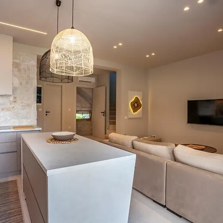 Kallies With Shared Pool Villa