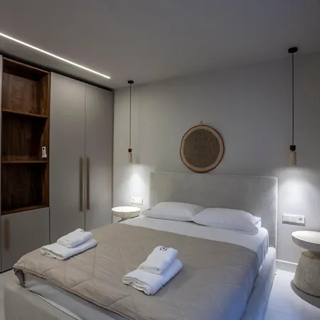 Villa Kallies With Shared Pool *