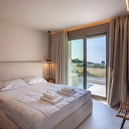 Villa Kallies With Shared Pool *